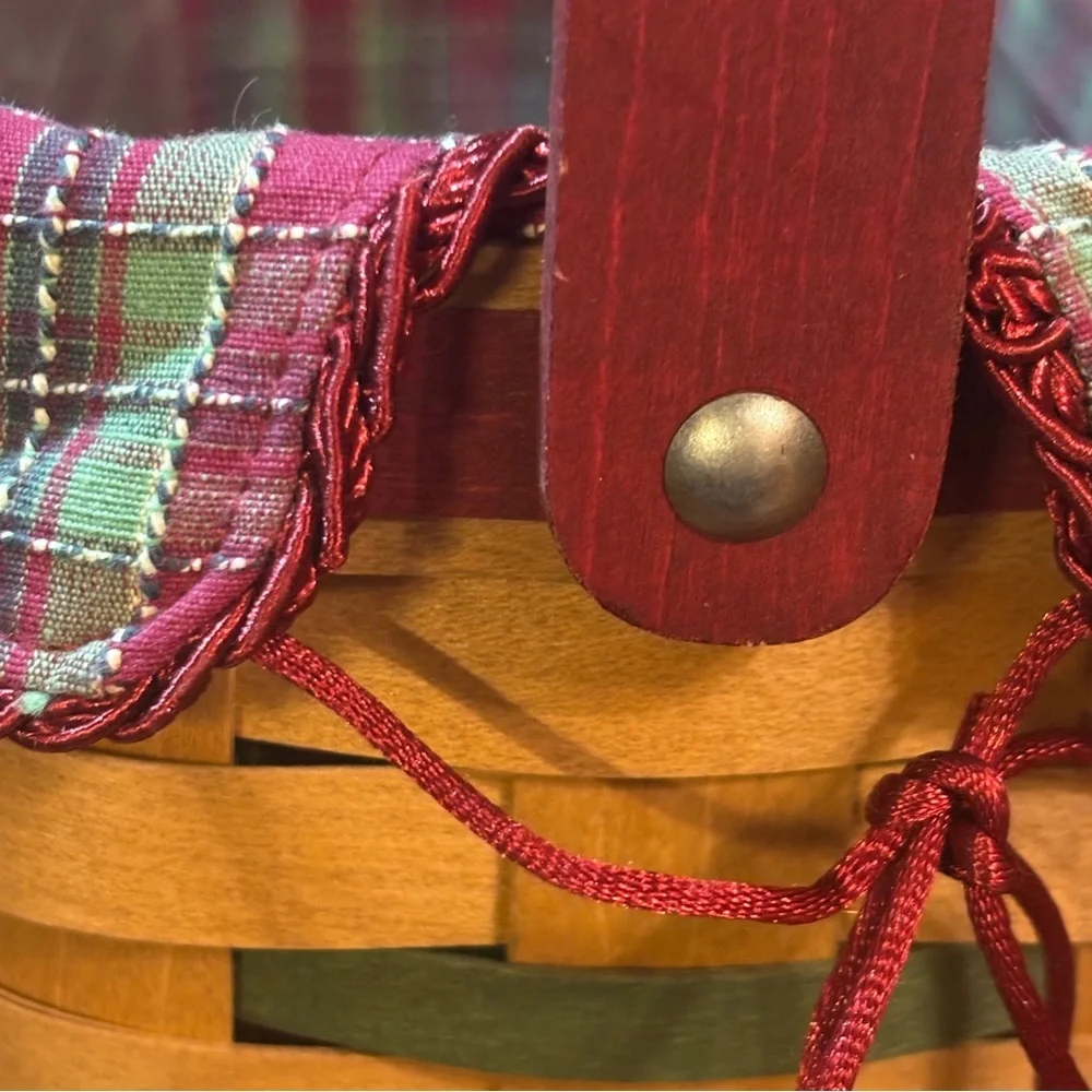 Longaberger 2008 Christmas Wrap It Up Basket bow liner plaid red green